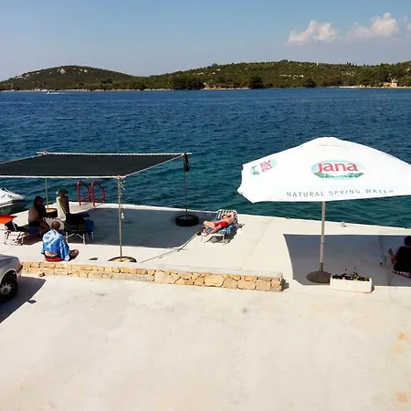 Gostinjska kuća Twin Luka 8132c Luka (Dugi Otok)